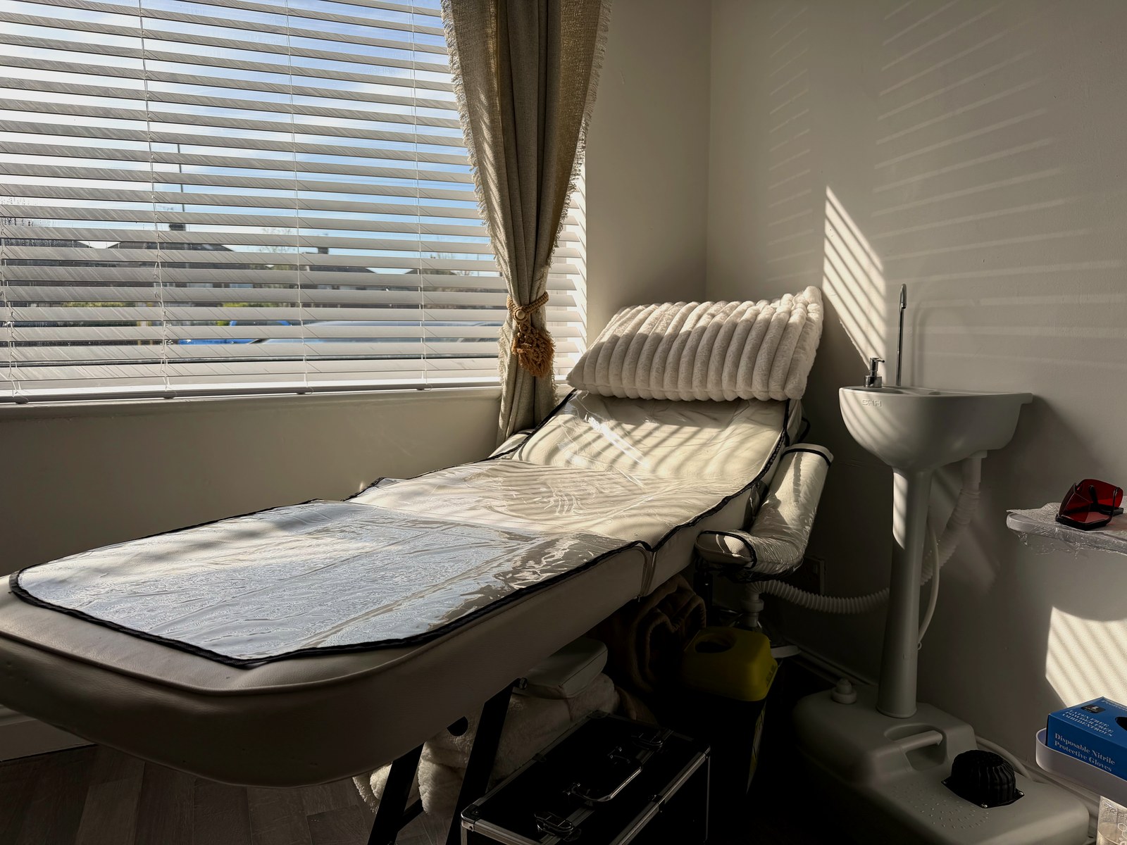 Beauty treatment bed at Laser Whites